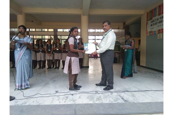 Our students won cash award and certificate in Mobile Application development program conducted by IEEE STEM .They honoured in front of students in assembly (13/01/2023).